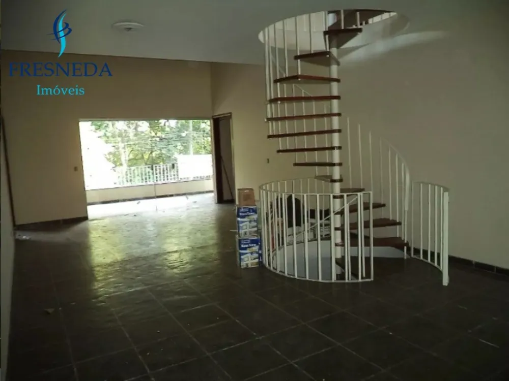 Casa, 4 quartos, 316 m² - Foto 2