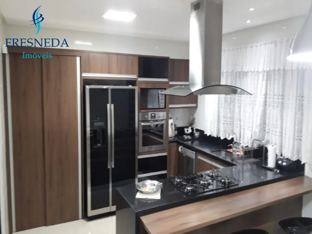 Casa, 3 quartos, 341 m² - Foto 1