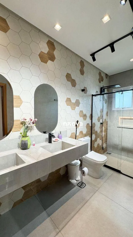 Sobrado, 3 quartos, 313 m² - Foto 1
