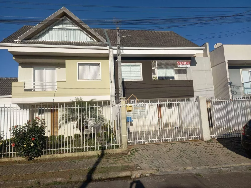 Sobrado à venda com 3 quartos, 215m² - Foto 1