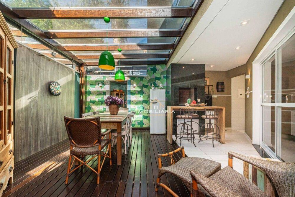 Casa de Condomínio à venda com 4 quartos, 240m² - Foto 2