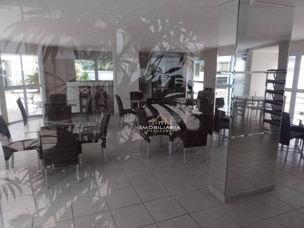 Apartamento à venda com 3 quartos, 81m² - Foto 2