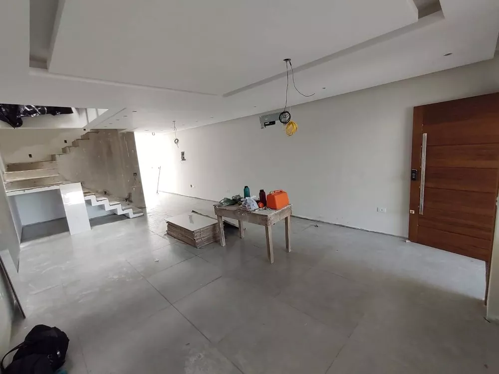 Casa à venda com 3 quartos, 230m² - Foto 1