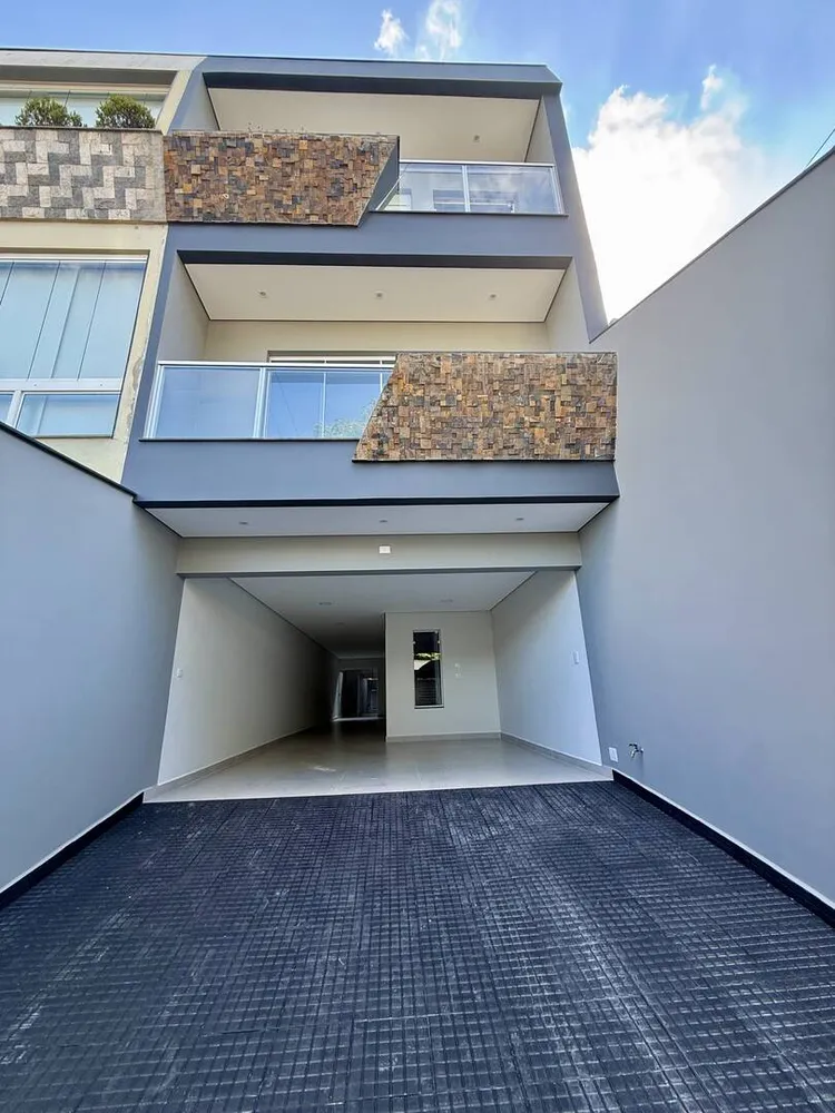Casa, 3 quartos, 263 m² - Foto 1