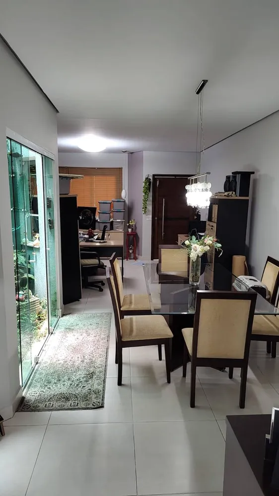 Casa, 3 quartos, 223 m² - Foto 1