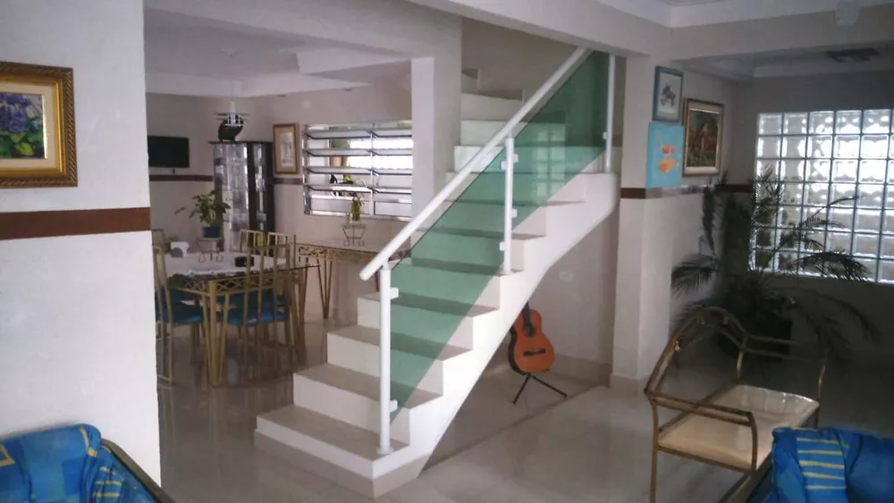 Casa à venda com 3 quartos, 300m² - Foto 1