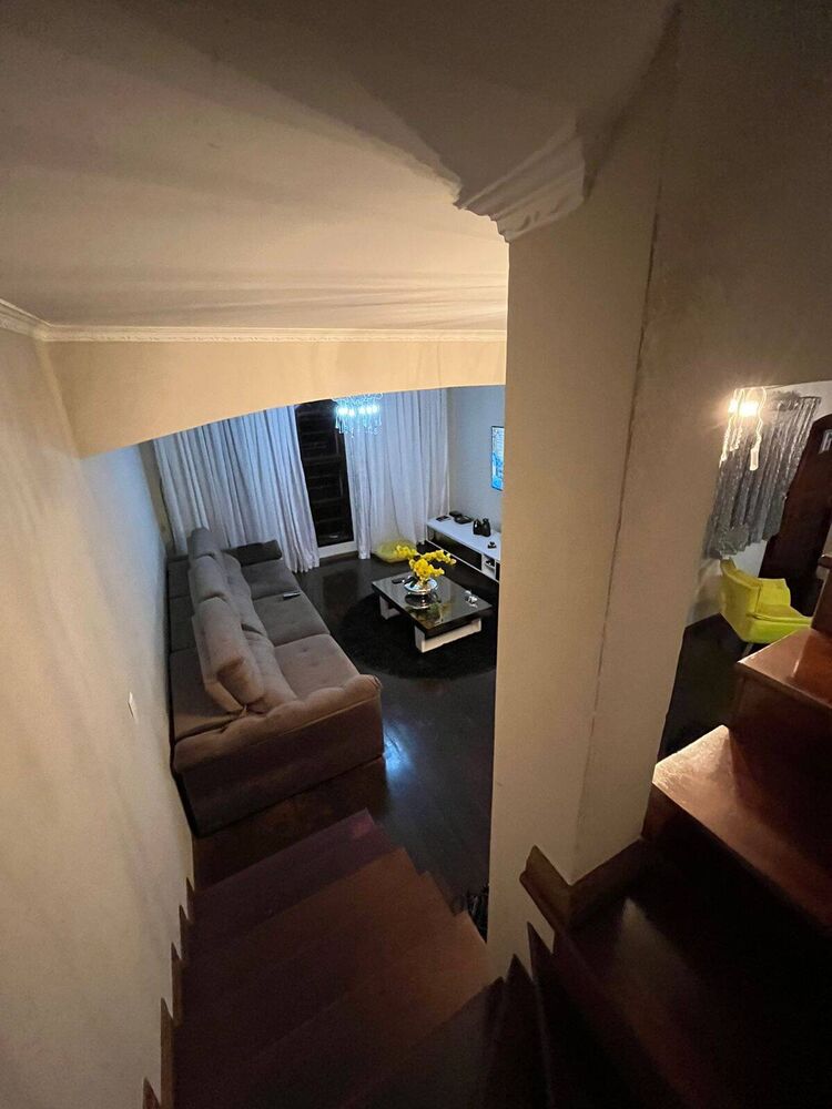 Casa à venda com 3 quartos, 243m² - Foto 1