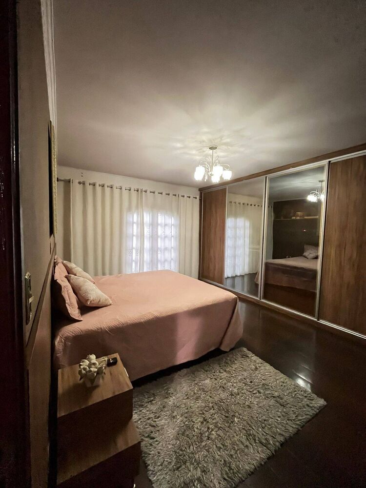 Casa à venda com 3 quartos, 243m² - Foto 3