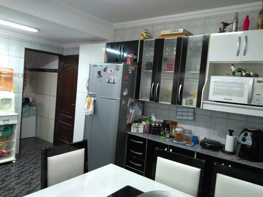 Casa à venda com 3 quartos, 225m² - Foto 2