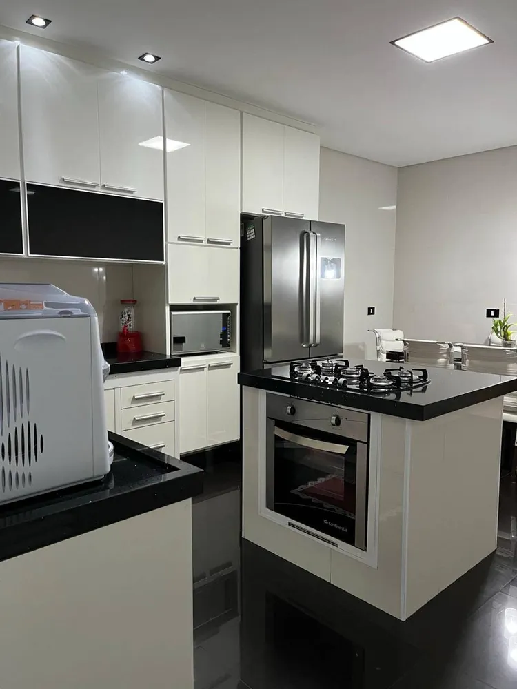 Casa, 3 quartos, 210 m² - Foto 2
