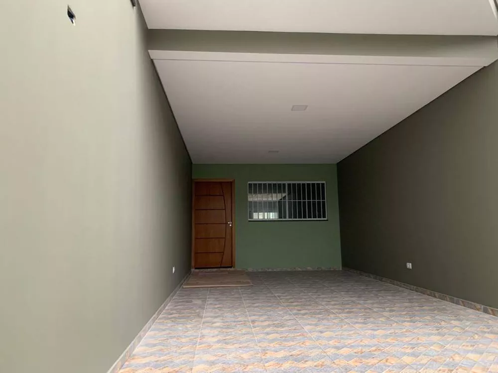 Casa à venda com 3 quartos, 210m² - Foto 2