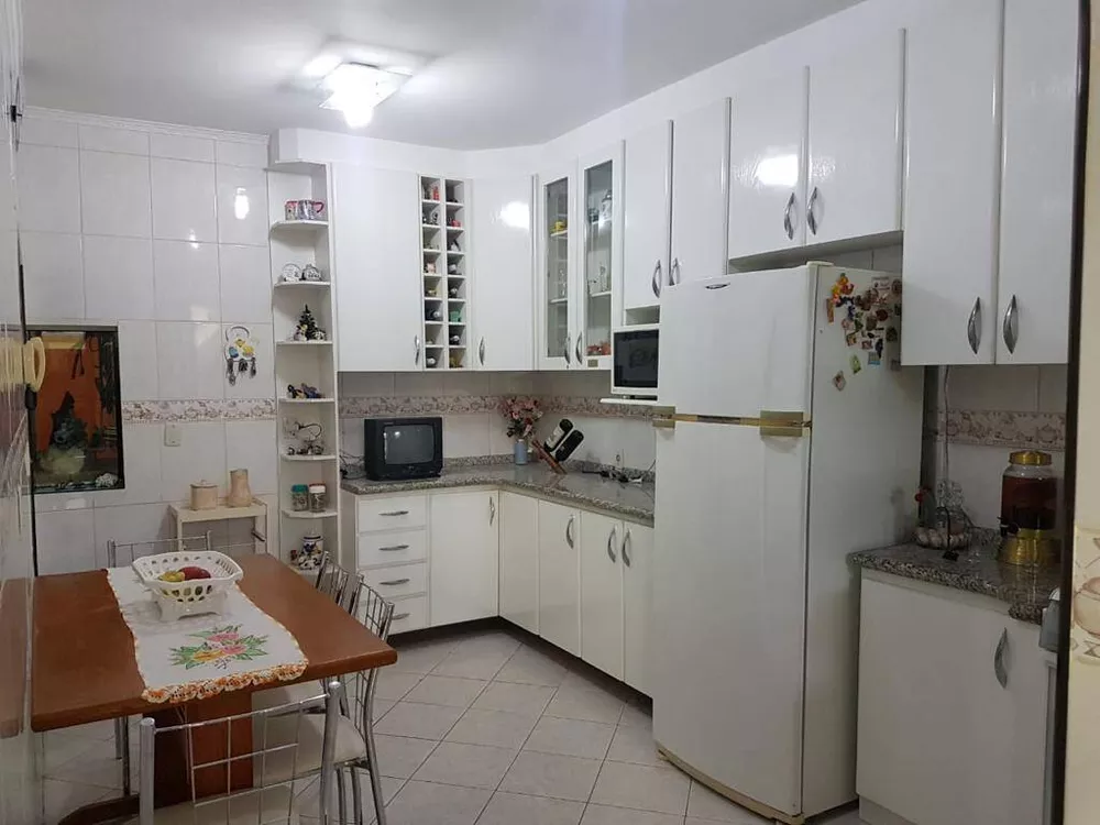 Casa à venda com 3 quartos, 210m² - Foto 1