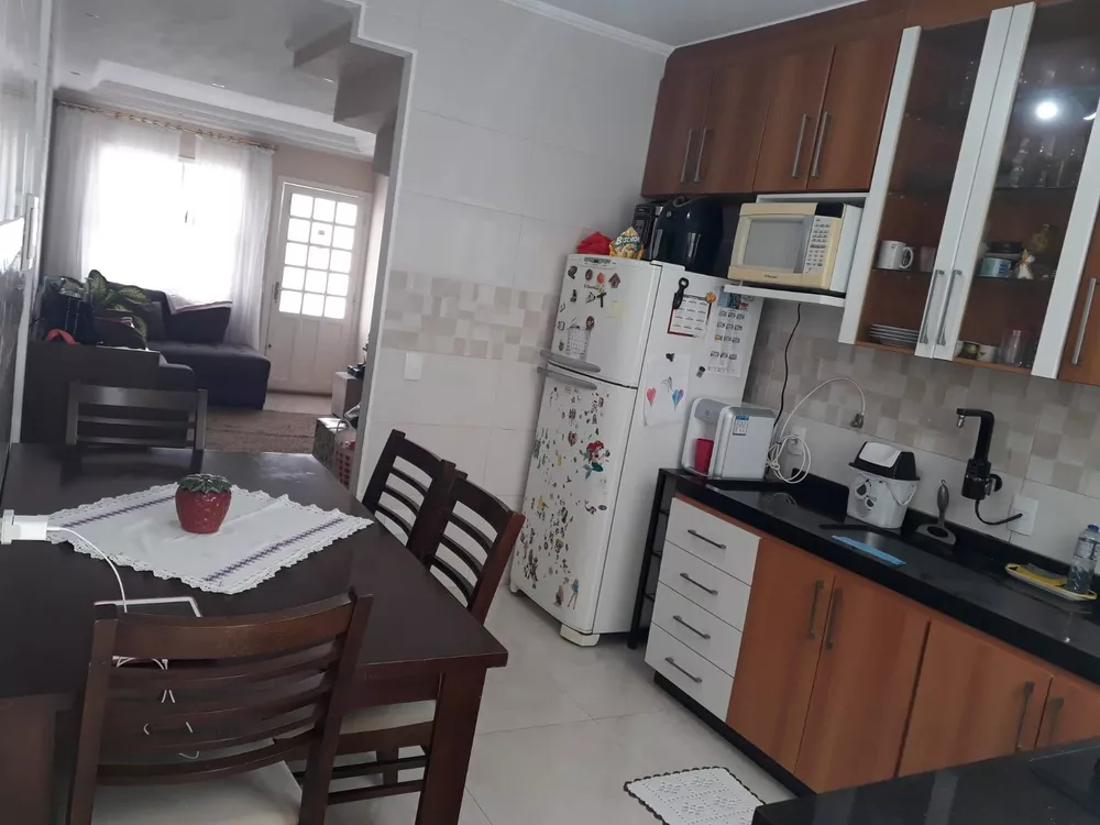 Casa à venda com 2 quartos, 70m² - Foto 1