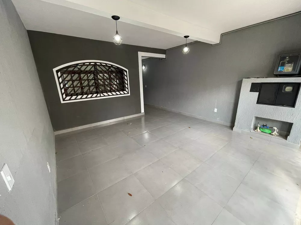 Casa à venda com 3 quartos, 220m² - Foto 1