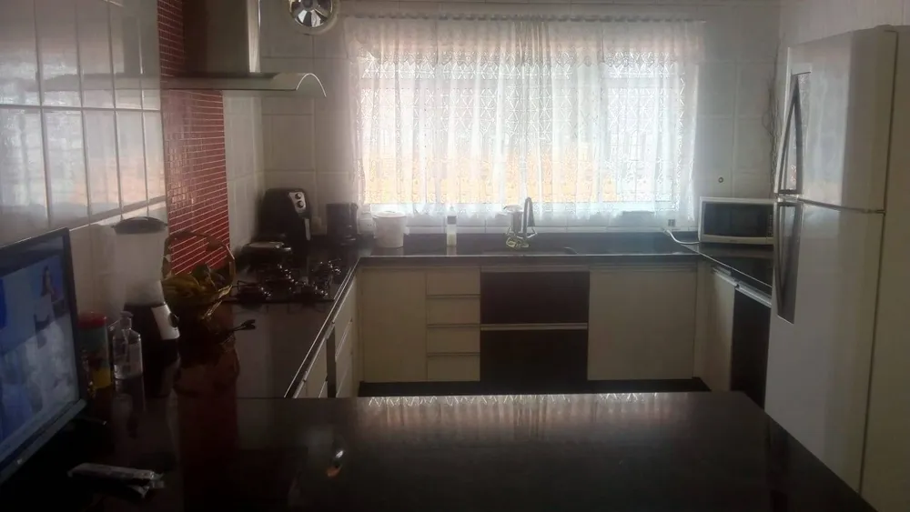 Casa, 3 quartos, 202 m² - Foto 2