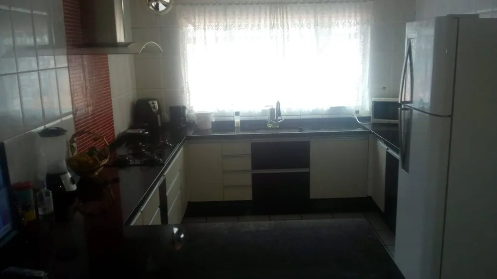 Casa, 3 quartos, 202 m² - Foto 1
