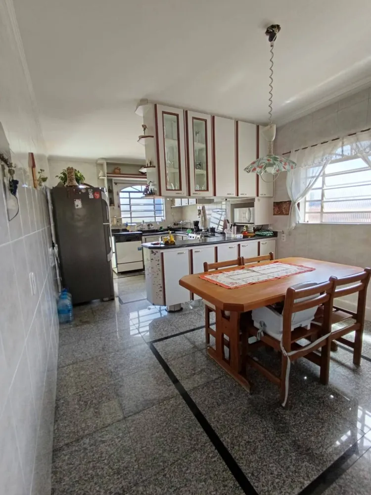 Casa, 4 quartos, 230 m² - Foto 2