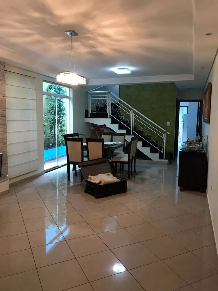 Casa à venda com 3 quartos, 200m² - Foto 2