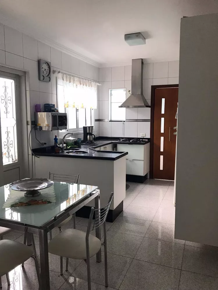 Casa à venda com 3 quartos, 200m² - Foto 4