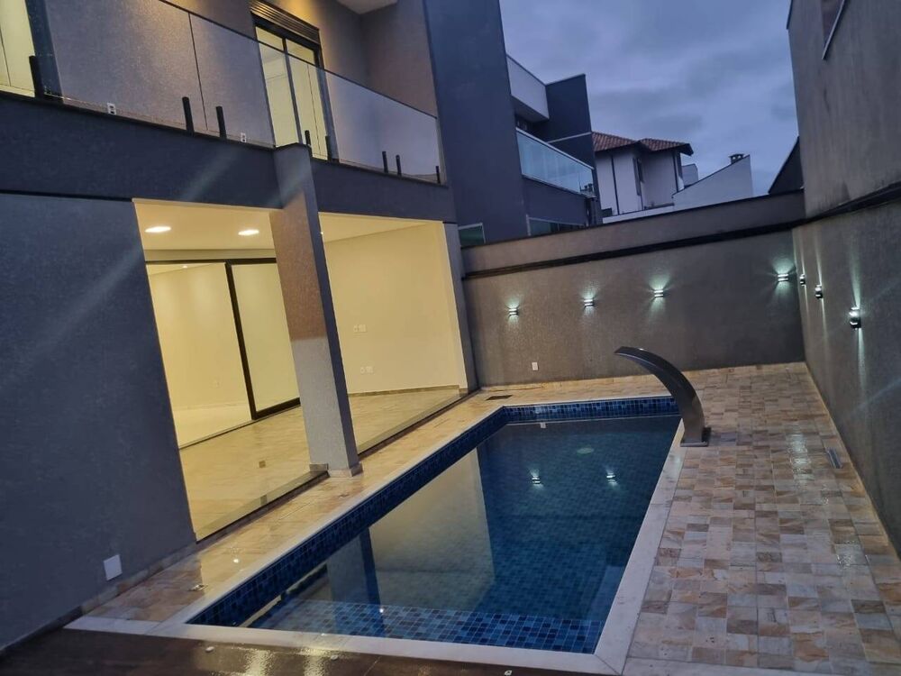 Casa, 3 quartos, 234 m² - Foto 1