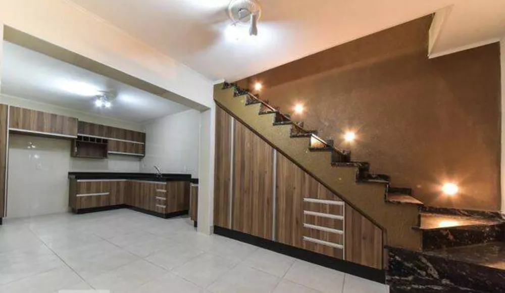 Sobrado à venda com 4 quartos, 250m² - Foto 4