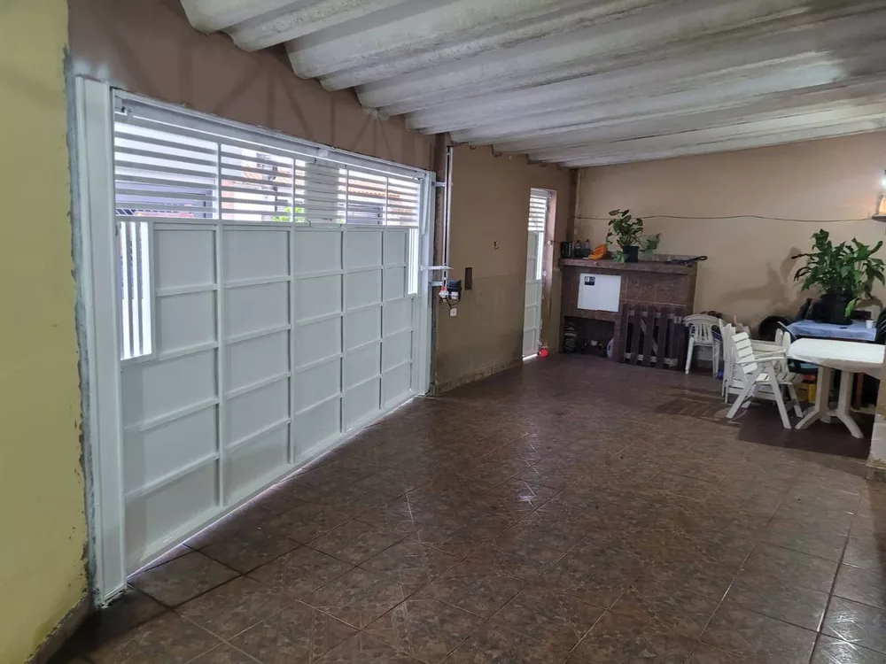 Sobrado à venda com 4 quartos, 274m² - Foto 1