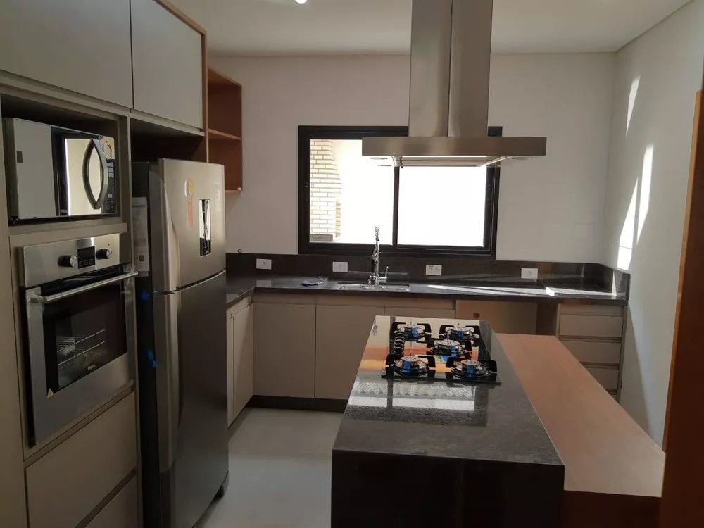 Casa à venda com 3 quartos, 194m² - Foto 1