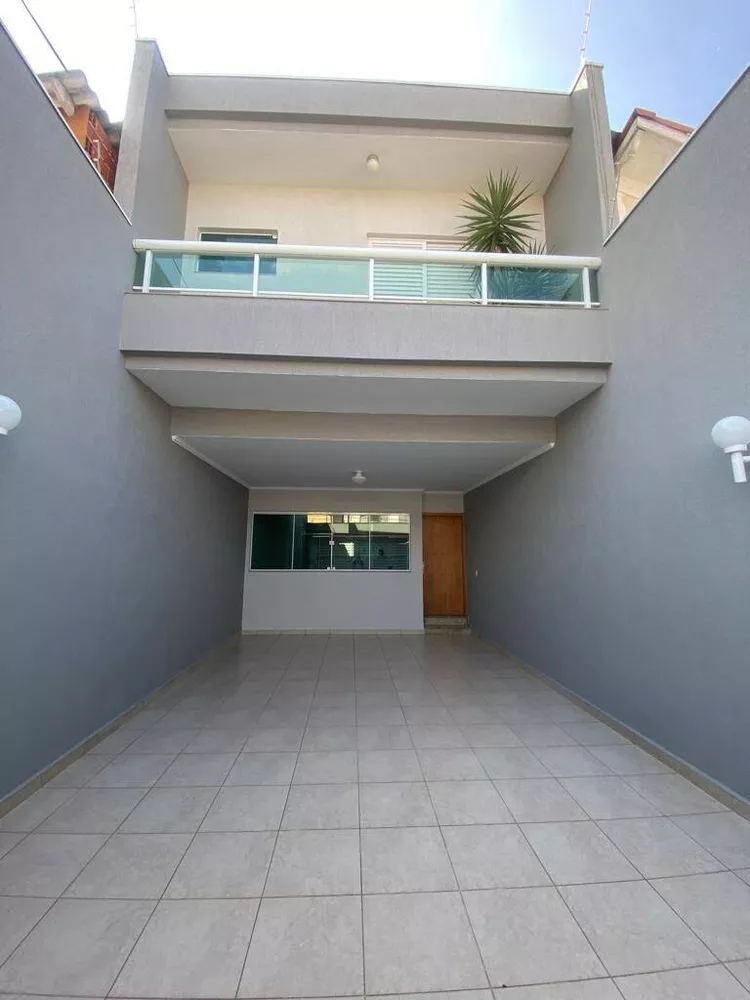 Casa à venda com 3 quartos, 174m² - Foto 2