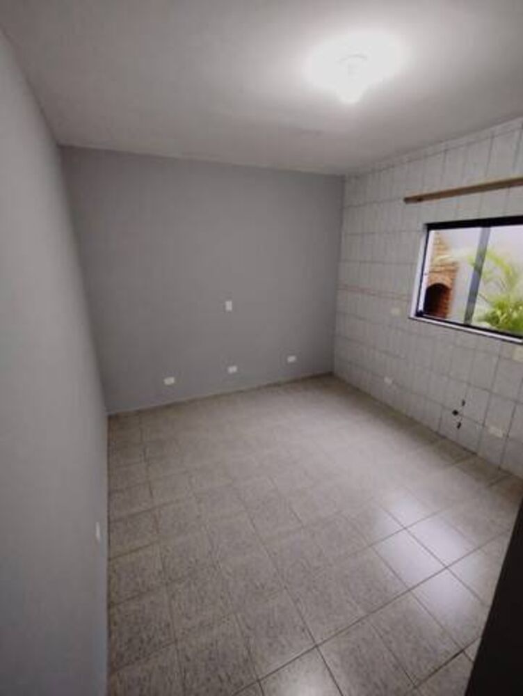 Casa à venda com 3 quartos, 210m² - Foto 4