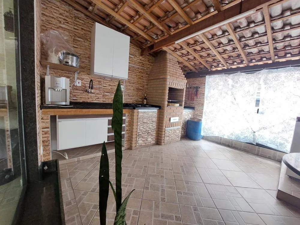 Casa, 3 quartos, 200 m² - Foto 1