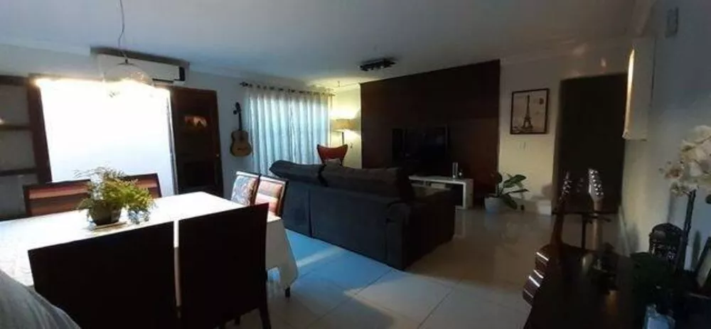 Casa à venda com 3 quartos, 140m² - Foto 1