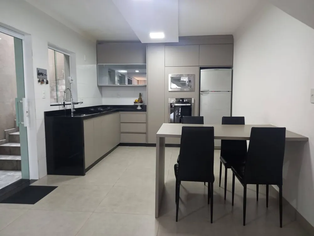 Casa, 2 quartos, 200 m² - Foto 2
