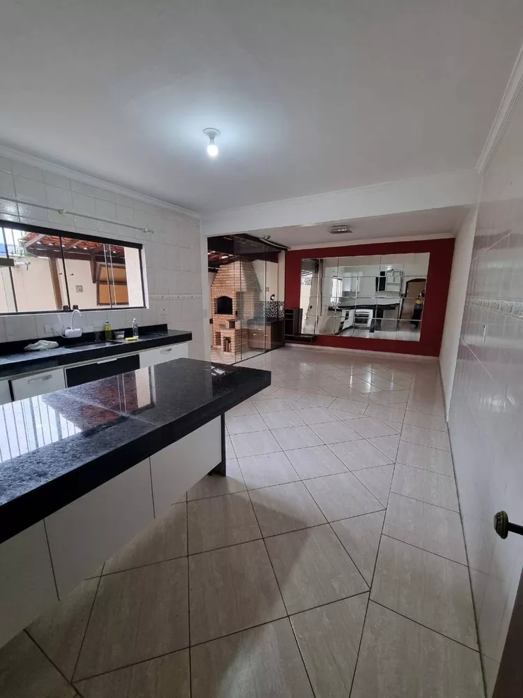 Casa à venda com 3 quartos, 175m² - Foto 2