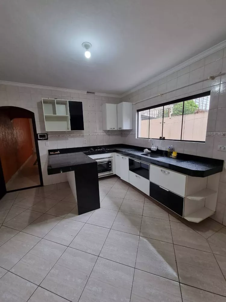 Casa à venda com 3 quartos, 175m² - Foto 1