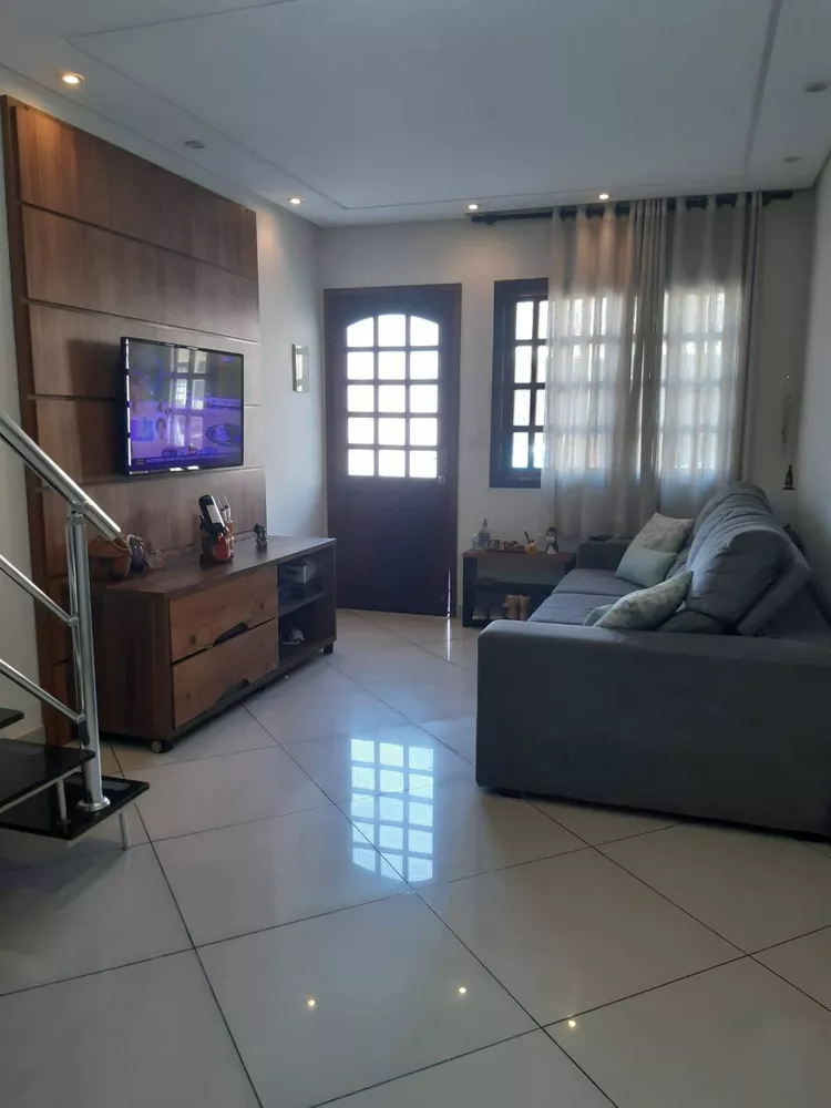 Casa à venda com 2 quartos, 109m² - Foto 2