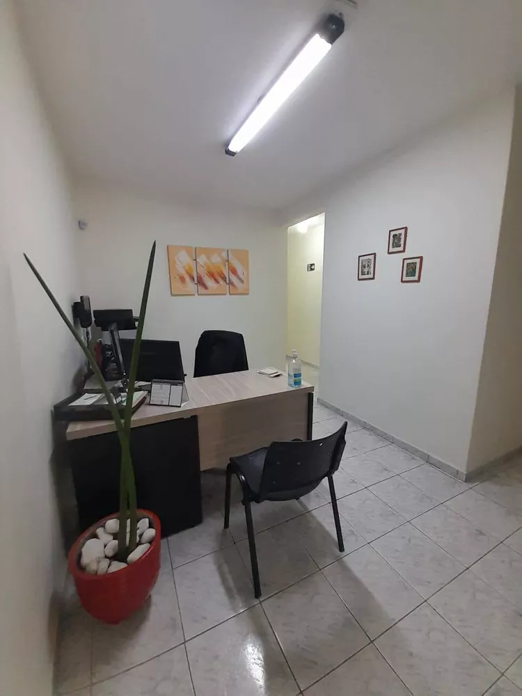 Sobrado à venda com 8 quartos, 226m² - Foto 4