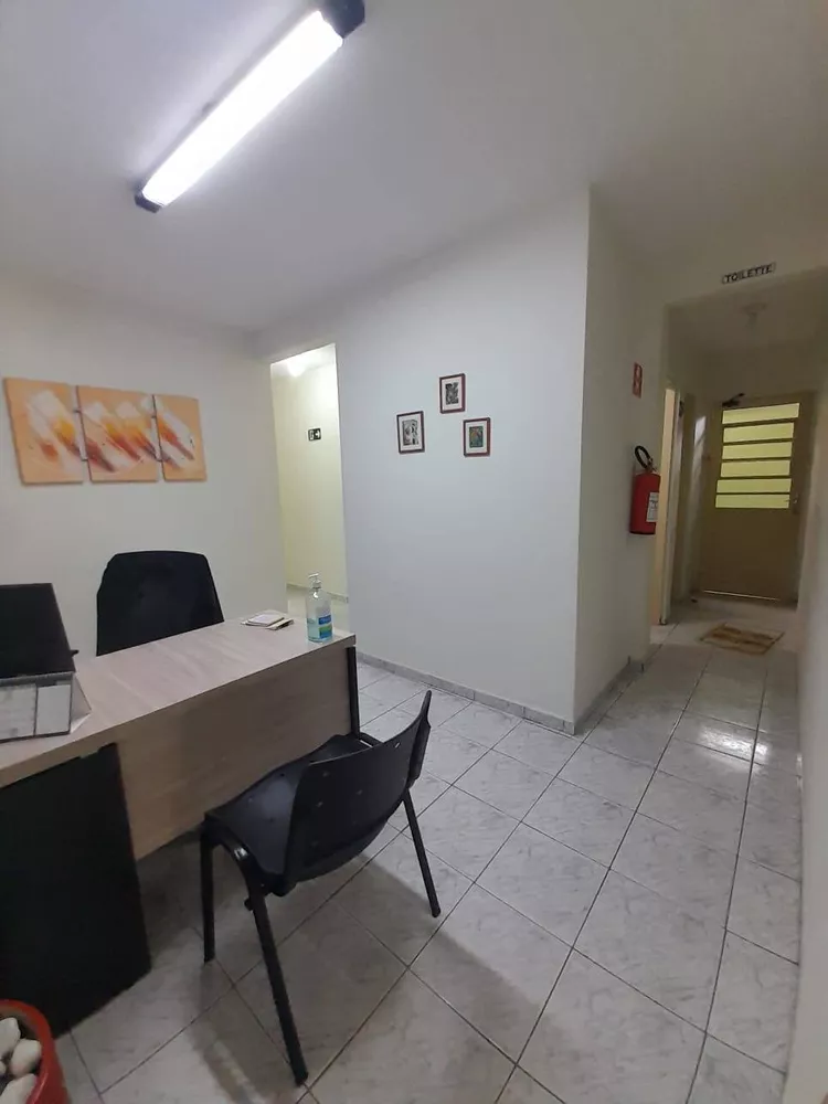 Sobrado à venda com 8 quartos, 226m² - Foto 3