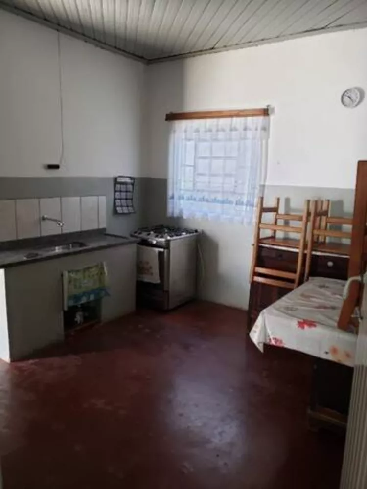 Casa à venda com 3 quartos, 250m² - Foto 1