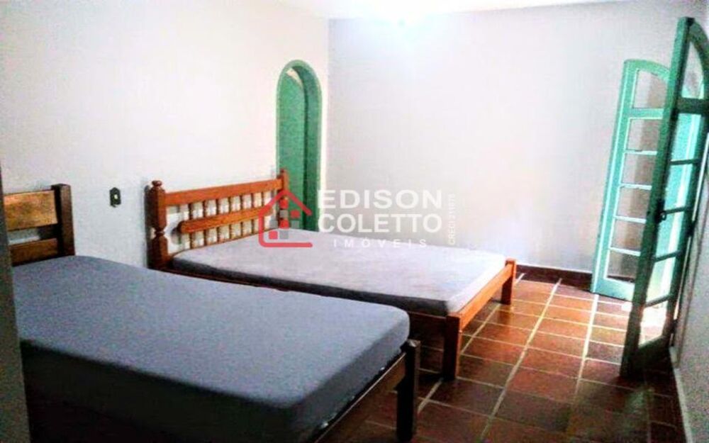 Chácara à venda com 4 quartos, 2250m² - Foto 4