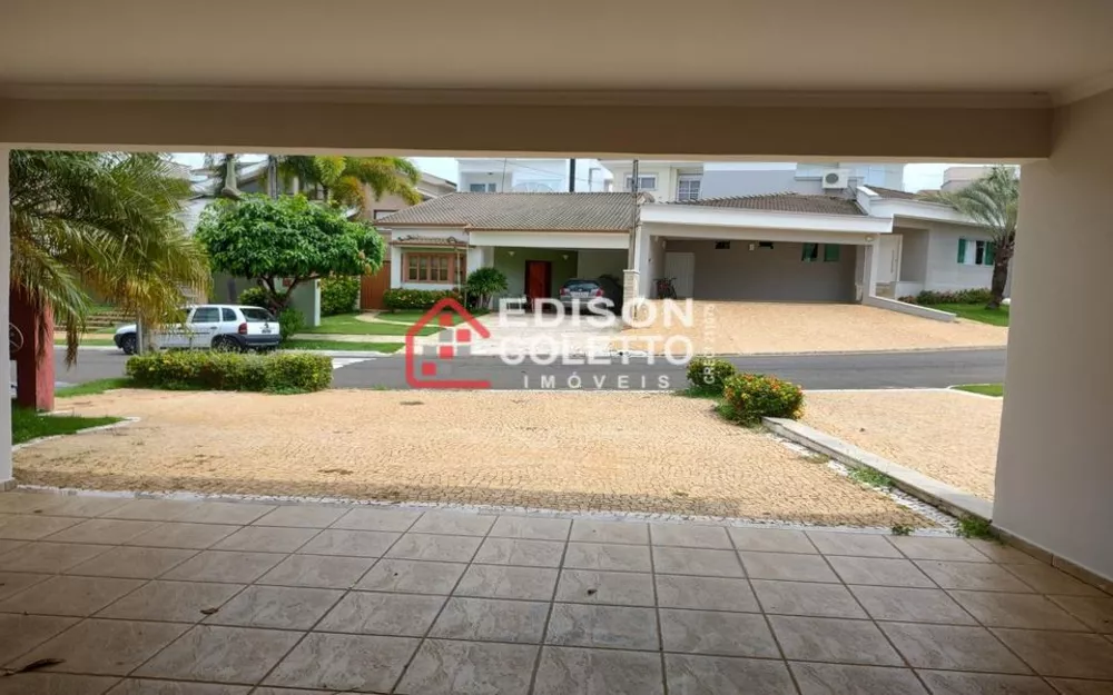 Casa de Condomínio à venda com 4 quartos, 269m² - Foto 1