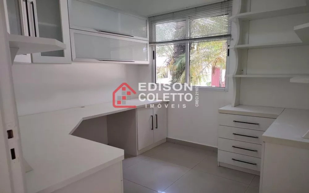 Casa de Condomínio à venda com 4 quartos, 269m² - Foto 4