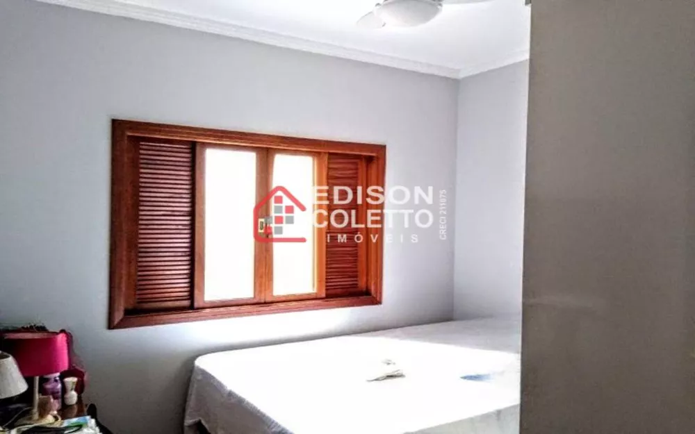 Casa à venda com 4 quartos, 250m² - Foto 23