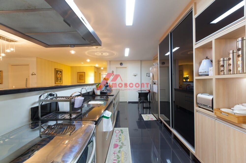 Apartamento à venda com 4 quartos, 300m² - Foto 2