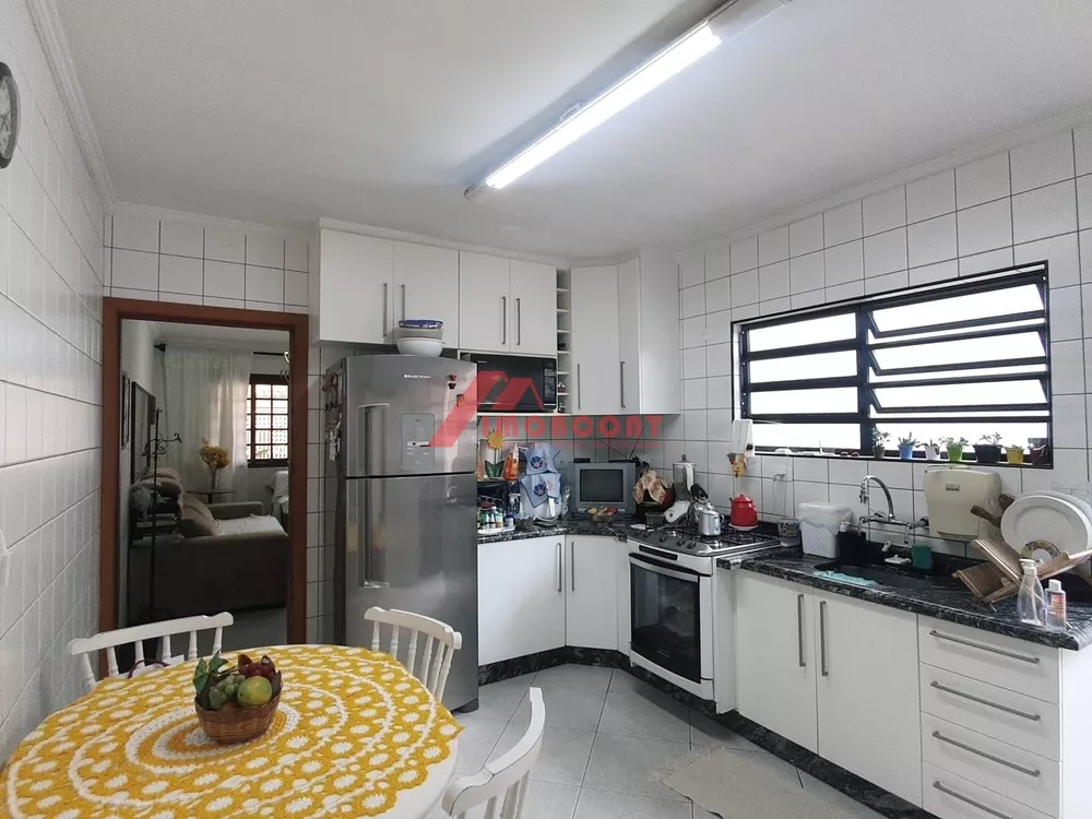 Casa à venda com 3 quartos, 147m² - Foto 4