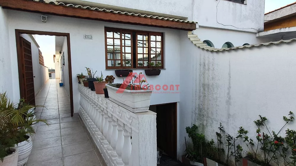 Casa à venda com 3 quartos, 147m² - Foto 2