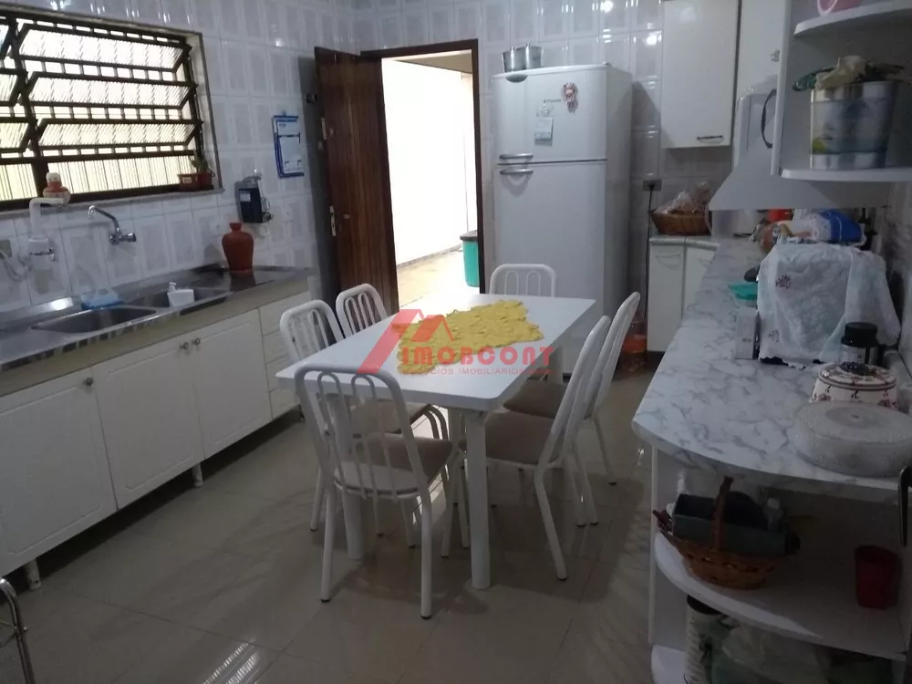 Sobrado à venda com 4 quartos, 200m² - Foto 4