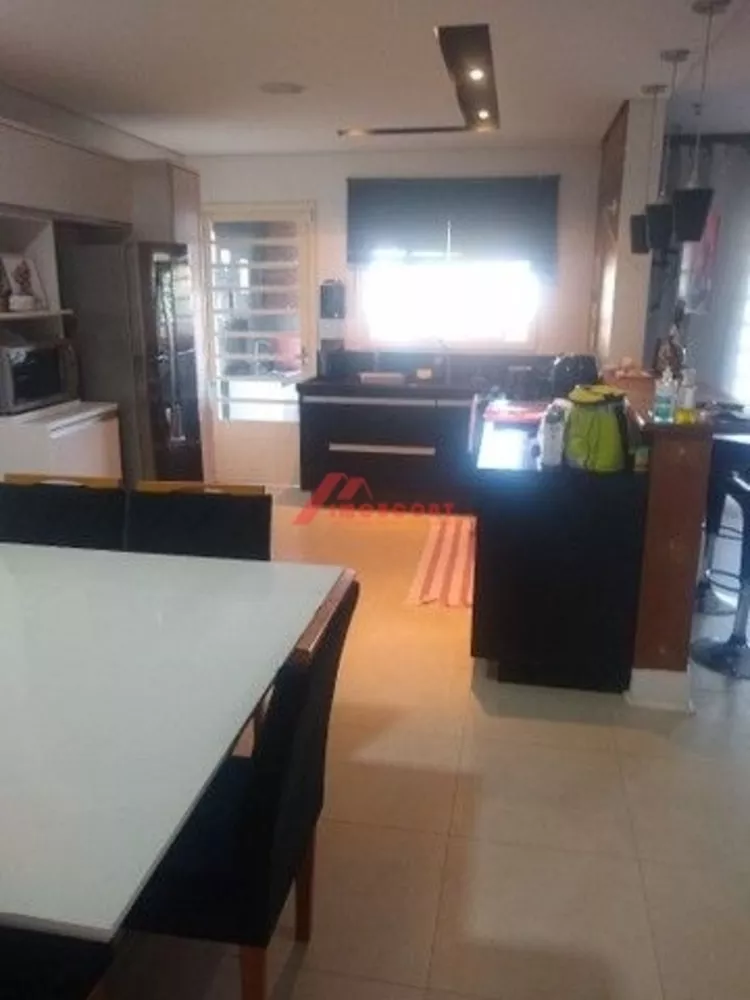 Sobrado à venda com 3 quartos, 224m² - Foto 4