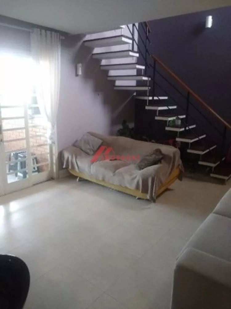 Sobrado à venda com 3 quartos, 224m² - Foto 1