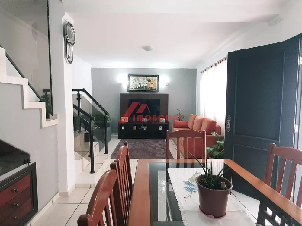 Sobrado à venda com 3 quartos, 118m² - Foto 1