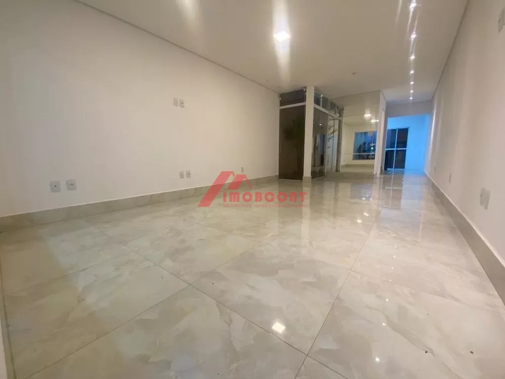 Sobrado à venda com 4 quartos, 200m² - Foto 2